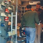 संदिग्ध परिस्थितियों में कारोबारी की कनपटी पर लगी गोली, मौके से अवैध पिस्टल बरामद