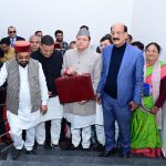 विधानसभा सत्र का तीसरा दिनः सड़क से लेकर सदन तक ‘घमासान’