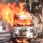 चलती पिकअप में अचानक लगी आग,चालक ने कूदकर बचाई जान