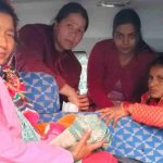 जाम के चलते नर्सो ने सड़क किनारे वाहन में कराया महिला का प्रसव