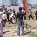 युवक की हत्या के बाद पूछवादून में तनापूर्ण माहौल, आक्रोशित भीड़ ने हमलावरों के  घरों के पास की आगजनी