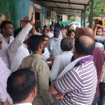 पार्षदों ने निगम कर्मचारियों को बनाया बंधक, ऑफिस में जड़ा ताला