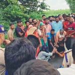 तेज रफ्तार टैंकर ने तीन छात्रों को रौंदा, एक की मौत, दो गंभीर घायल